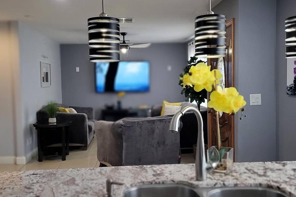 K - Fully Remodeled And Professionally Decorated Las Vegas Exterior foto